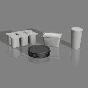 Può includere: Un set di sei contenitori di plastica bianca, un contenitore rettangolare di plastica bianca, un contenitore rotondo nero con coperchio e un contenitore alto di plastica bianca.