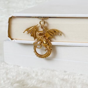 Gold Dragon Charm Bookmark Clip, Dragon Charms, Dragon Bookmark, Fantasy Romance Bookmark, Bookmark Gift, Gift for Book Lovers, Bookish Gift zdjęcie 1