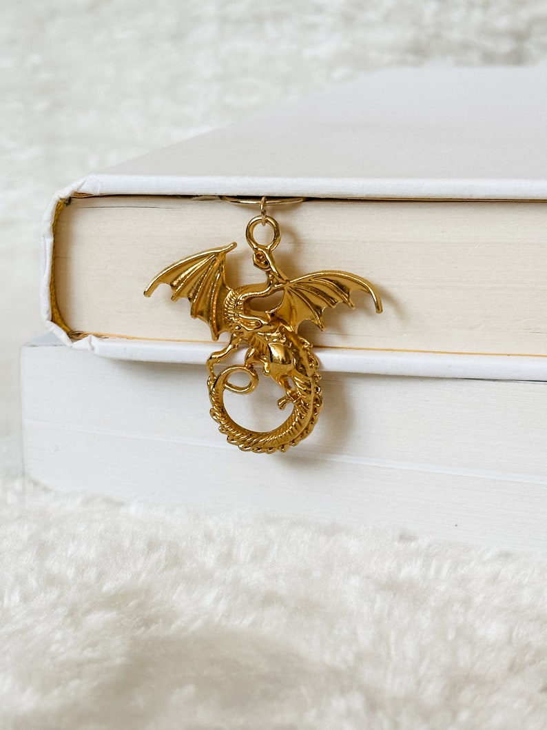 Gold Dragon Charm Bookmark Clip, Dragon Charms, Dragon Bookmark, Fantasy Romance Bookmark, Bookmark Gift, Gift for Book Lovers, Bookish Gift zdjęcie 1