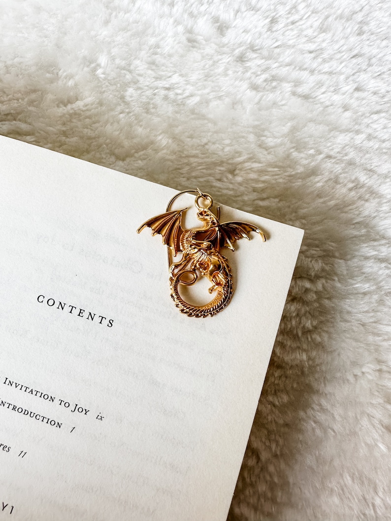 Gold Dragon Charm Bookmark Clip, Dragon Charms, Dragon Bookmark, Fantasy Romance Bookmark, Bookmark Gift, Gift for Book Lovers, Bookish Gift zdjęcie 3