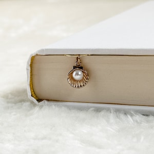 Seashell Pearl Charm Bookmark Paperclip, Ocean Charms, Gold, Bookmark Gift, Gift for Book Lovers, Charms Collection