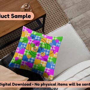 Op de afbeelding: Een kleurrijk vierkant kussen met een patchwork ontwerp met harten en lachende gezichten in een rasterpatroon. Het kussen heeft een groen, blauw, geel en roze kleurenschema. De tekst "Product Sample" en "Digital Download &bull; No physical items will be sent" zijn zichtbaar.