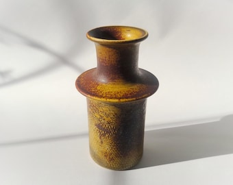 グスタフスベリのスティグ・リンドベリ - ユニークな炻器の花瓶
