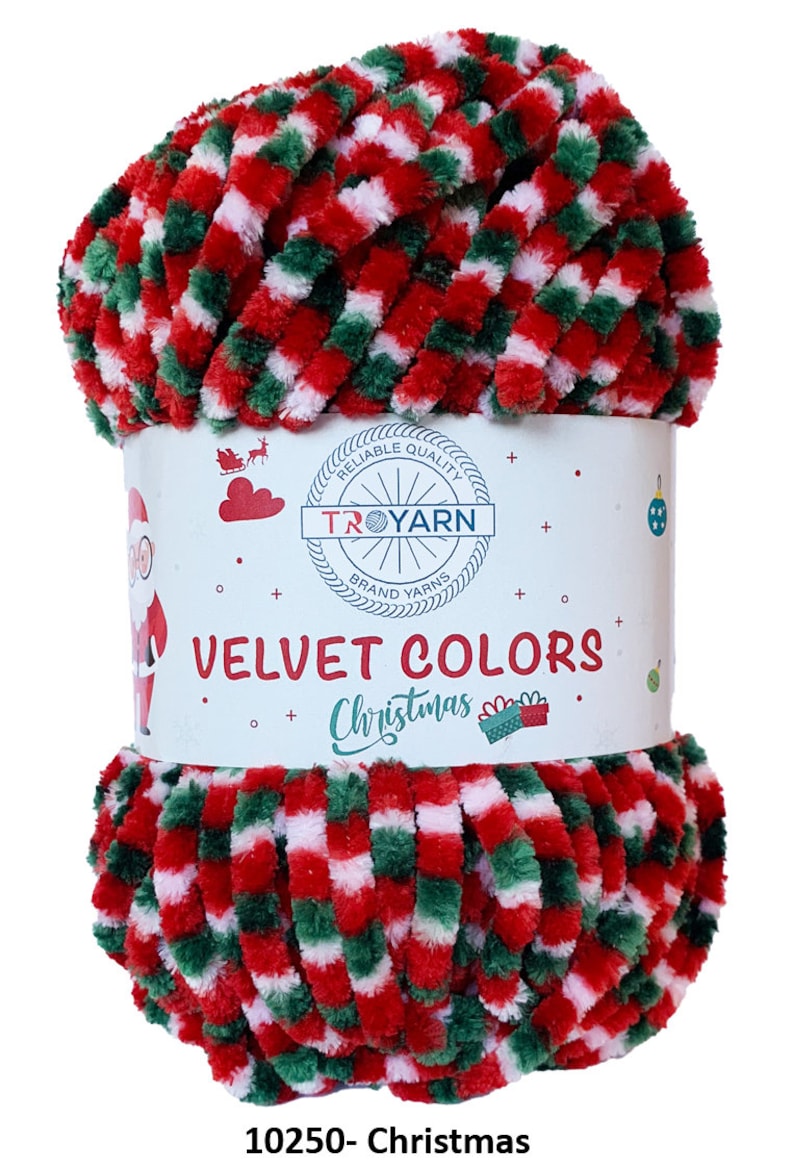 Może przedstawiać: Motka czerwonej, zielonej i białej przędzy welurowej z tekstem "RELIABLE QUALITY" i "TROYARN BRAND YARNS" na etykiecie. Etykieta zawiera r&oacute;wnież napis "VELVET COLORS Christmas".