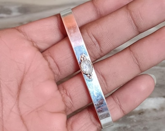 Regenbogen Mondstein Armreif, handgemachter Armreif, verstellbarer Armreif, 925 Sterling Silber Armreif, Partywear Geschenke Armreif, schönes Armband.