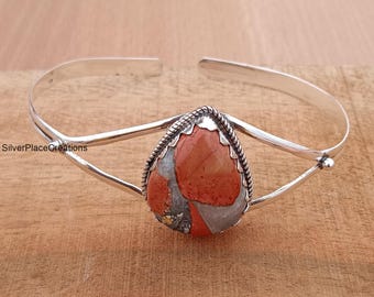 Brazalete de jaspe maliganio en plata de ley con gema en forma de lágrima, ajustable