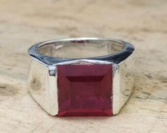 Handgjord Lab Rubinring: Fyrkantigt slipat sterlingsilver