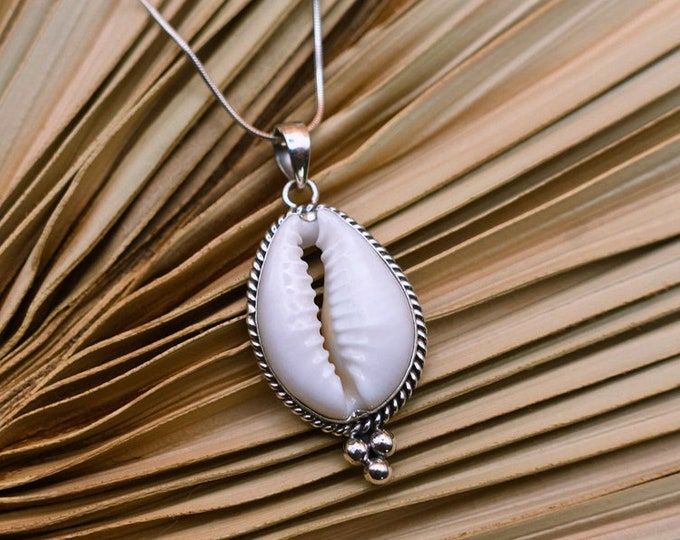 Sterling Silver Small Scallop Shell Pendant Necklace: Australian Opal ...