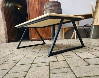 Tavolino in metallo legno