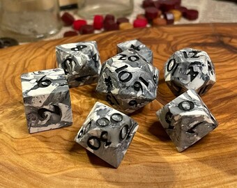 Glittering Grey | Polymer clay sharp-edged polyhedral seven-piece dice set with crystal D4