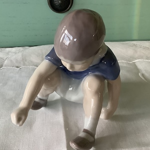 Linda figura de porcelana Bing e Grondahl da década de 1970 nº 1636 - Design real dinamarquês pintado à mão - Primeira qualidade - Condição perfeita