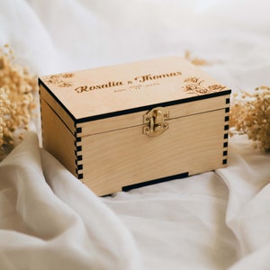 Boîte en bois | Boîte personnalisée avec couvercle à charnière | Boîte à souvenirs souvenir en bois personnalisée | Boîte de rangement de bijoux | Cadeau d'anniversaire de mariage | Cadeau pour un être cher