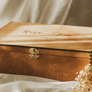 Decoratieve doos met scharnierend deksel | Aangepaste houten aandenken geheugendoos | Opbergdoos sieraden | Huwelijksverjaardagscadeau | Geliefde cadeau | Opbergdoos