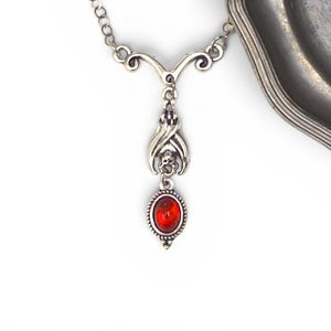 Vleermuis Halsketting met Rode Bloeddruppel Bedel, Vampier Sieraad voor Dames, Handgemaakte Gothic Y-ketting met Horror Hanger