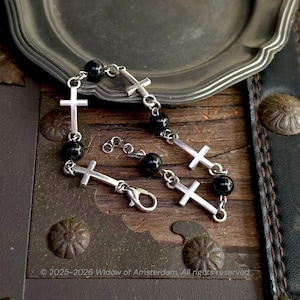 Gothic Kruis Armband met Zwarte Onyx Agaat
