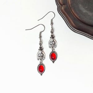 Vleermuis oorbellen - Vampire gothic sieraden - Bloedrode druppelhangers