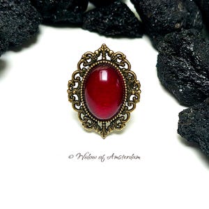 Bronze Vampire Ring - Victorian Gothic - Blood-red glass
