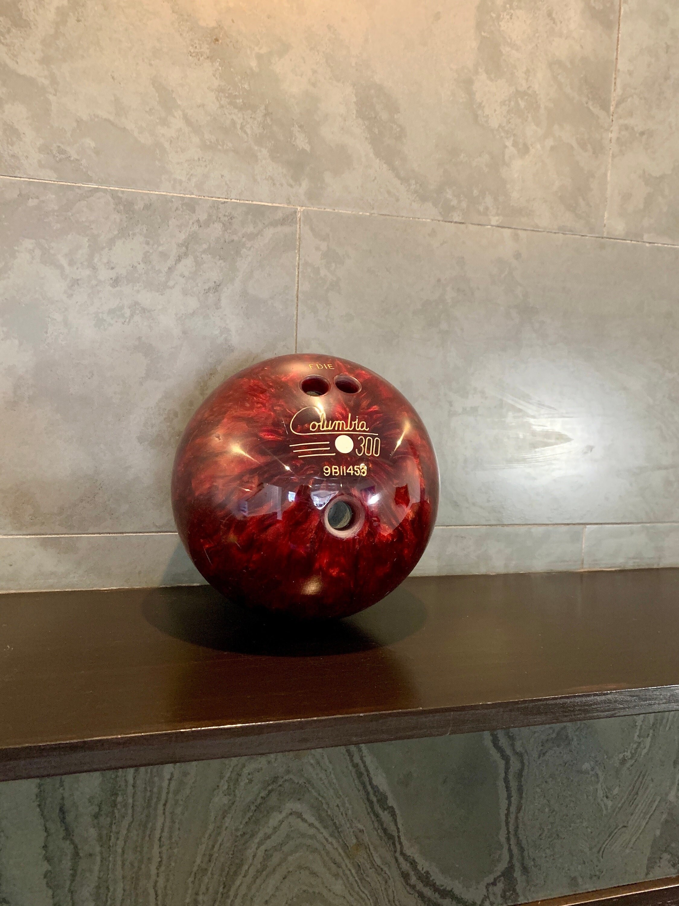 Vintage Columbia 300 Bowling Ball Red Sparkle With Crimson Swirl edie