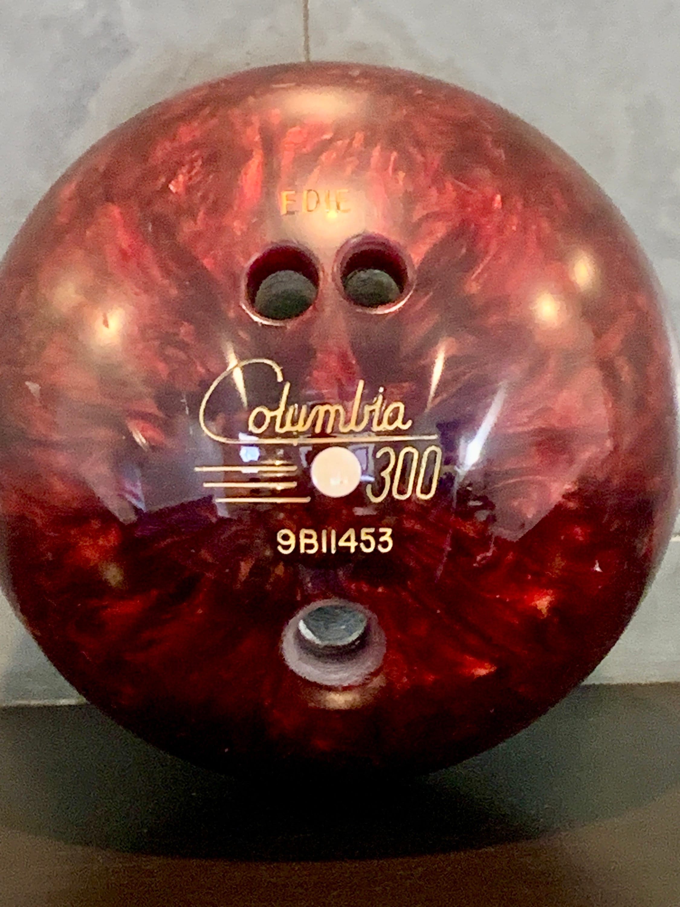 Vintage Columbia 300 Bowling Ball Red Sparkle With Crimson Swirl edie