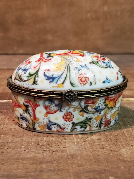 Vintage Porcelain Pill/Trinket Box