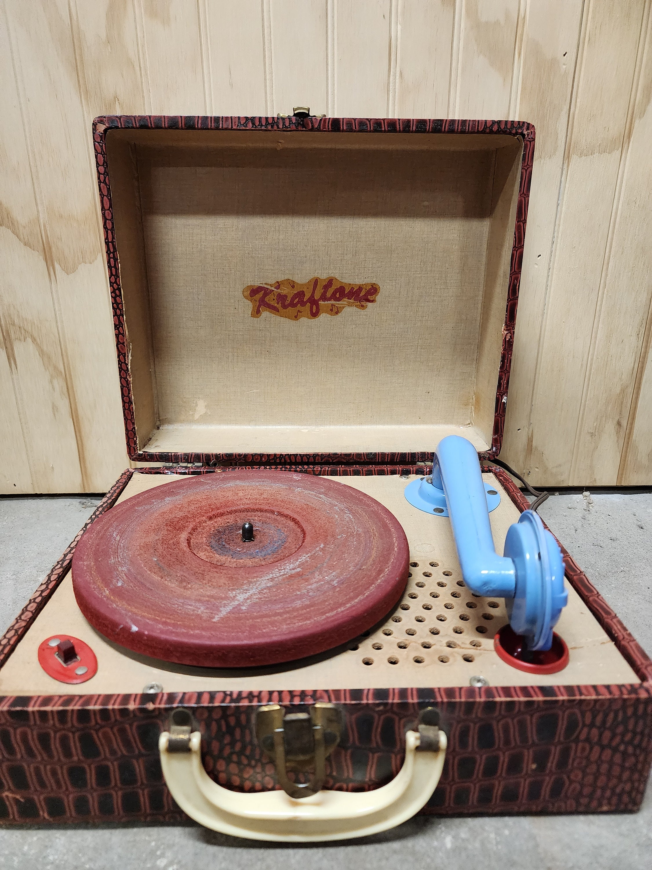 Antique record player -  México