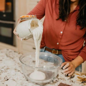 Beginner Sourdough Starter Kit with Starter Flakes, Recipe Guide, and Jar Cover bild 6