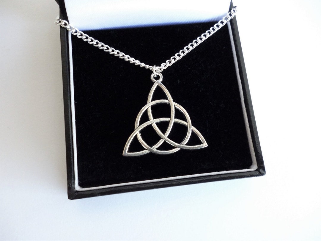 Lovely Celtic Triquetra Trinity Knot Necklace Pendant Charm Choker Gift