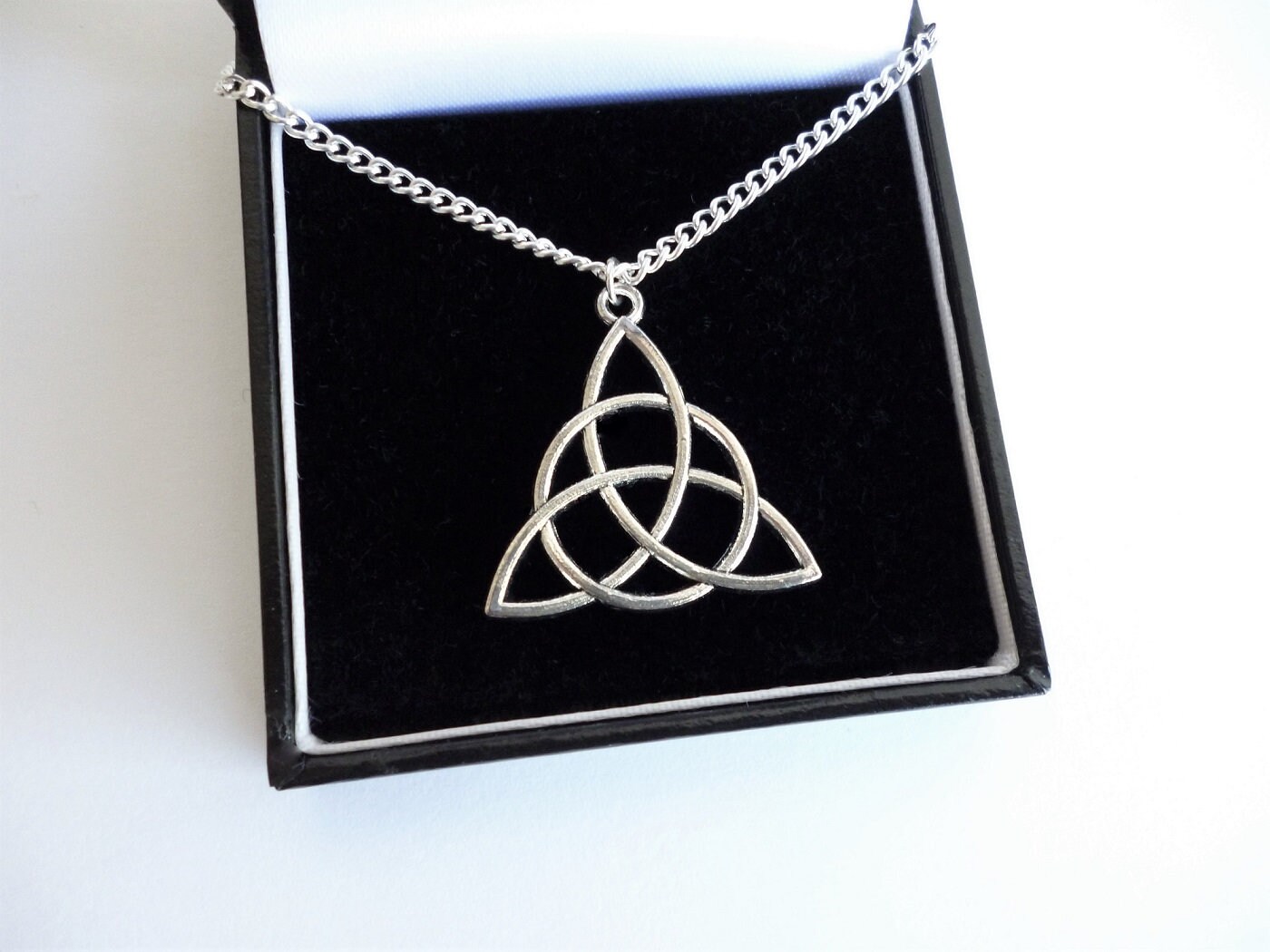 Lovely Celtic Triquetra Trinity Knot Necklace Pendant Charm Choker Gift Silver Plated Chain or