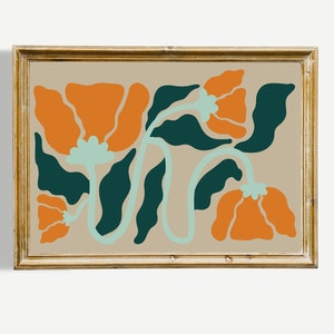 Pu&ograve; includere: Una stampa incorniciata con un design floreale stilizzato con fiori arancioni e foglie verde scuro su uno sfondo beige.