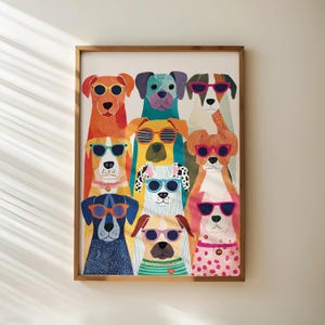 Puede incluir: Una impresión enmarcada con una colorida ilustración de nueve perros, cada uno con gafas de sol. Los perros están representados en varios colores y patrones, con un marco de madera. La obra de arte tiene un estilo caprichoso y juguetón.