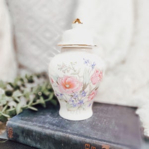 Vintage Japanese Porcelain Floral Jar | Japanese Porcelain Floral Home Decor Vintage Home Decor Art Porcelain Jars 80s Home Decor