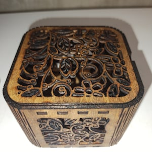 Wooden trinket box