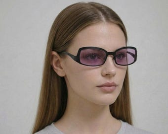 Vintage-Sonnenbrille aus den 2000er-Jahren – Chanel – Y2K Chic, rechteckig, schwarz mit pinkfarbenen Gläsern