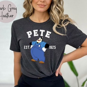 Puede incluir: Camiseta de color gris oscuro jaspeado con un personaje de dibujos animados que lleva un mono y el texto "PETE EST. 1925".