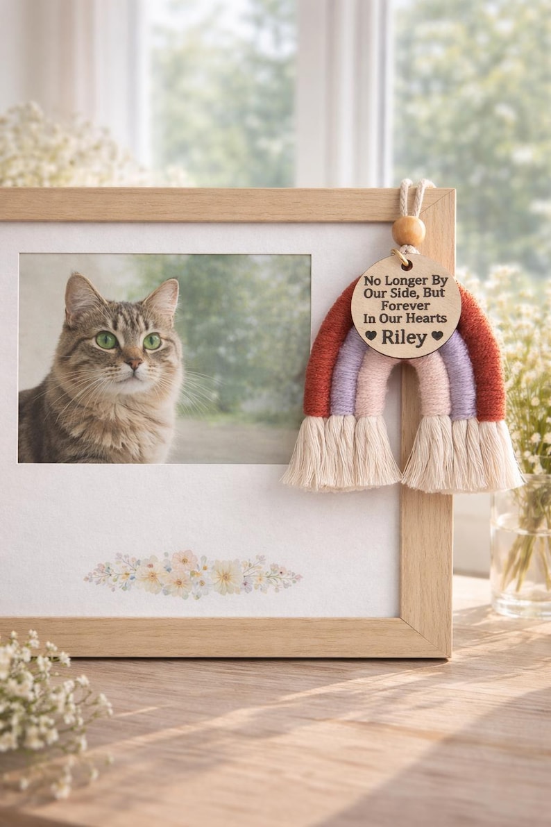Adorno arcoíris para la pérdida de una mascota, regalo de duelo por una mascota, regalo conmemorativo del Puente del Arcoíris, regalo de recuerdo para una mascota, regalo personalizado para un perro, regalo conmemorativo para un perro imagen 2