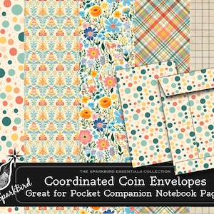 Puede incluir: Cuatro diseños de papel estampado para sobres de monedas. Los diseños incluyen un patrón de lunares, un patrón floral, un patrón de damasco y un patrón de cuadros. El texto "Sobres de monedas coordinados" y "Ideal para las páginas del cuaderno de bolsillo" está impreso en una pancarta negra.