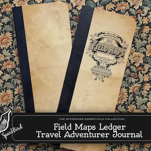 Puede incluir: Un diario de cuero marrón con encuadernación negra y una ilustración de estilo vintage en la portada. La ilustración presenta un diseño circular con el texto "Traveler's Field Maps 2023 Vol. III" y un borde decorativo. El texto "The Sparkbird Essentials Collection Field Maps Ledger Travel Adventurer Journal" está impreso debajo de la ilustración.