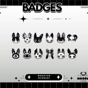 Puede incluir: Una colección de doce insignias circulares en blanco y negro con ilustraciones de conejos monstruosos estilizados. El texto superior dice BADGES y el inferior MONSTER BUNNIES. Un pequeño logotipo muestra NOODLI STUDIOS EST 2022.