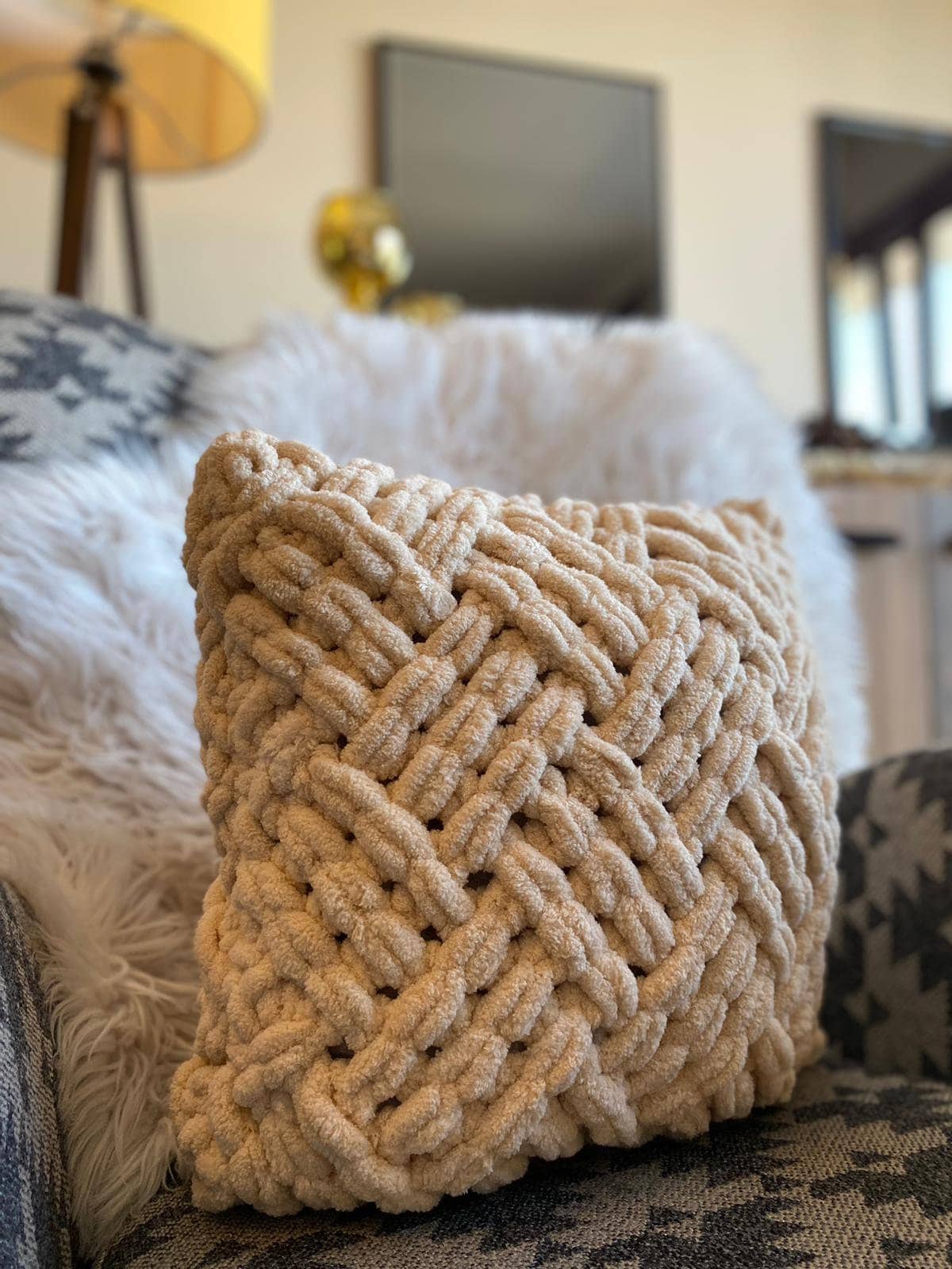 Cream knit throw pillow hotsell