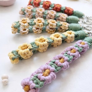 Makramee Blumen Schlüsselanhänger l Handyband fürs Handgelenk l Wristlet Strap l Handgemacht aus Baumwolle l Boho Geschenk für sie