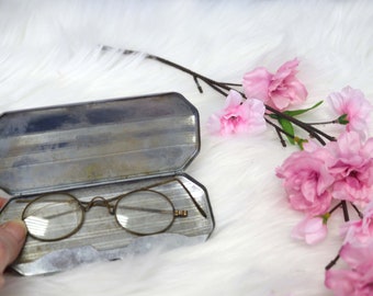 Reading Glasses, Windsor Glasses in their Original Metal Case. Victorian Glasses, Vintage Glasses Case, Metal Glasses Case, Eye Glasses Case