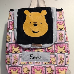 Sac à dos Winnie l'ourson avec prénom pour crèche école nounou bretelles réglables cousu main