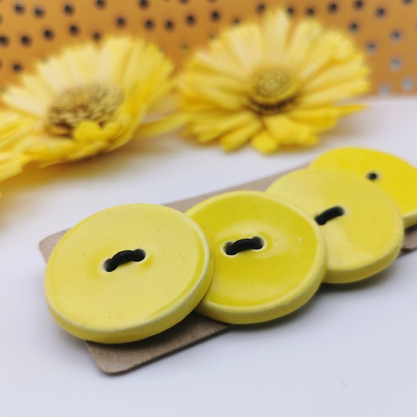 Gros boutons à coudre jaunes en céramique, boutons à coudre artisanaux, handmade buttons