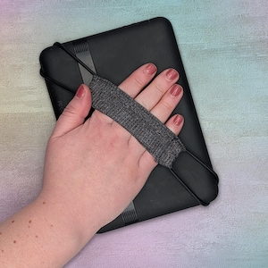 Gray Crosshatch Pattern - Elastic Padded Kindle Strap
