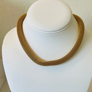 Vintage Fashion Statement, Gold Tone Mesh Round Rope Choker Necklace with Snap Gripper Clasp 17&quot;