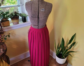 1970's Pleated wool skirt in bright fuchsia pink. Waist 26". Size 4 US.