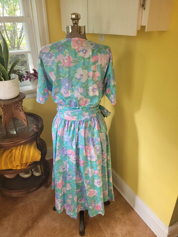 Late 1970's Impromptu Teal Wrap dress in pink and… - image 2