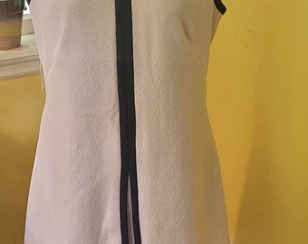 Mini robe mod des années 1960 - blanche avec des touches de bleu marine, taille 14 US