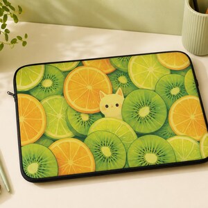 Custodia per laptop con simpatici gatti, custodia per computer con design a agrumi, kiwi, arancia e lime in stile kawaii, cover protettiva colorata per notebook, regalo per amanti dei gatti
