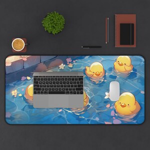 Kawaii Schreibtischmatte, Niedliches Entchen Design, Schreibtisch Accessoires, Gaming Maus Pad, Gummi Schreibtischmatte, Schreibtisch Dekor, Tier Liebhaber Geschenk Bild 6